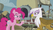 Pinkie eating Gilda's scone S5E8