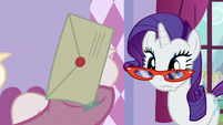 Rarity looks at the letter S5E14