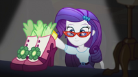 Rarity puts boots on a shelf EG2