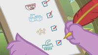 S01E11 Spike z listą wiosennych czynności.png