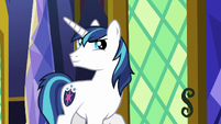 Shining Armor looking at Pinkie S5E19