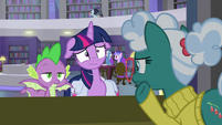 Twilight looking very worried S9E5