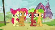 800px-Apple Bloom, Babs and fillies staring S3E08