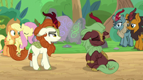 Dark-red Kirin shakes her head again S8E23