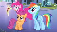 Pinkie, RD, and Scootaloo look up at Twilight S4E24