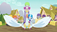 Rarity's swan cart opens its wings S6E14