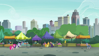 Rarity and Maud stand over twenty yards apart S6E3