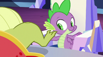 Sludge wiggles his toes at Spike S8E24