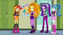 Sunset notices the Dazzlings' jewelry EG2