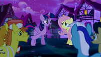 Twilight rallies the ponies together S5E13