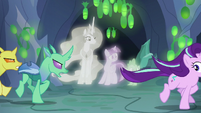 Angry changelings chase Starlight Glimmer S7E1