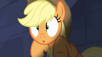 Applejack assustando Rainbow Dash T4E03