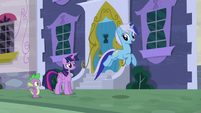 Minuette jumps up S5E12