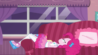 Pinkie Pie lying on the couch in boredom EGDS3