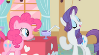 Rarity praising the punch S1E25