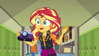 Sunset Shimmer waving to Teddy and Starlight EGFF