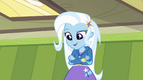 Trixie aparece em frente de Twilight EG