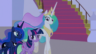 Twilight, Celestia, and Luna enter the courtyard S9E17