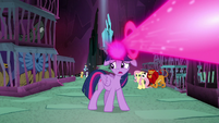 Twilight tells her friends to escape S8E26