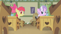 Apple Bloom drops note S1E12