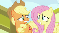 Applejack and Fluttershy arrive to Las Pegasus S6E20