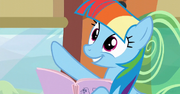 S05E08 Rainbow udaje Twilight.png