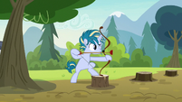 Skeedaddle holding a bow and arrow S7E21