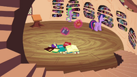 Twilight trying to find the book S3E03