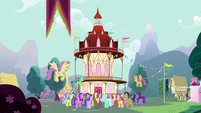 Crowd of ponies gathering in front of town hall S3E05