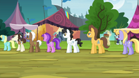 Ponies in line for oat burgers S4E22