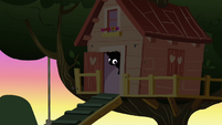 Scootaloo's head sticking out S3E4