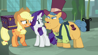 Street merchant angry at Rarity S5E16