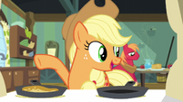 Applejack "sure looks like" S5E4