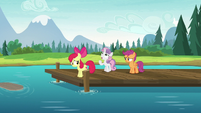 Cutie Mark Crusaders look sad on the dock S7E21