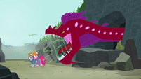 Quarray eel roaring at Pinkie and Maud S7E4