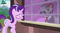 Starlight Glimmer apologizes to ticket pony S7E24.png (749 KB)