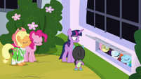 Twilight's friends agreeing with Spike S9E4