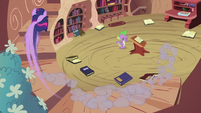 Twilight Sparkle running fast S2E03