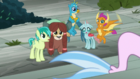 Young five looking at seapony Silverstream S8E2