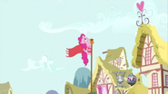 637px-Pinkie Climbing The Pole S02E18