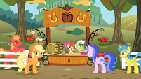Apple family cider stand S2E15