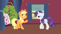 Applejack talking to Rarity about Bloomberg S01E21