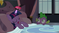Bird looking down at Twilight Sparkle S5E10