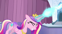 Cadance zaps her magic beam S6E2