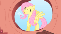 Fluttershy entering Twilight's house S01E16