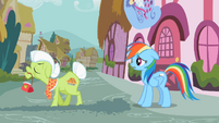 Granny Smith angry at Rainbow Dash S2E8