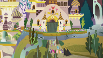 Mane Six teleport to the Canterlot gates S9E2