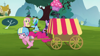 Pinkie runs quickly away from her friends S5E19