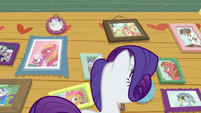 Rarity looking at right side of Crusaders' wall S7E6
