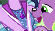 Spike marvelling at Twilight's new necklace EG4.png